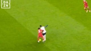 「強い！」遠藤航、“日韓主将バトル”でソン・フンミンを封殺「めっちゃいいやん」「熱いな」らしさ全開のハードチャージにファン熱狂