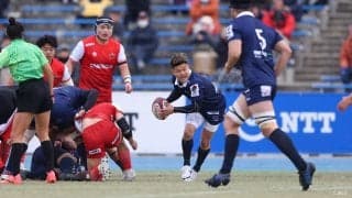 苦境の中でも前を向く。果物もボールも運ぶ、三股久典の真骨頂