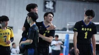 駿台学園高男子は春高3連覇＆高校三冠まで残り2勝。敵は自分たちの中にも？「まだまだ」と口をそろえる選手たちの胸の内