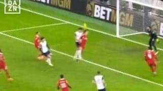 えっ、凄すぎない？ 遠藤航の“神クリア”に称賛殺到！「えぐい」「マジで危なかった」10cmの身長差でもトッテナムFWにエアバトル完全勝利