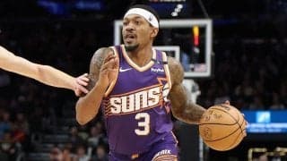 ベンチスタート3試合目のビールが25得点と大活躍…サンズが好調ヤング擁するホークスに快勝