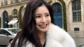 日本代表・堂安律の美人妻、サラリと最高級｢バーキン｣！プチプラ｢ZARA｣も着こなす“デキるOL風”帰省ショットに反響