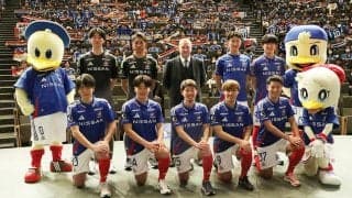 新たな船出の横浜FMが今季の選手背番号を発表！　新9番に遠野大弥、サプライズ新戦力のジェイソン・キニョーネスは13番