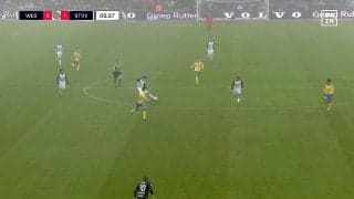 衝撃！“50m級”超ロングシュート炸裂 22歳日本代表MFのボール奪取から生まれた驚異的ゴールにスタジアムどよめき