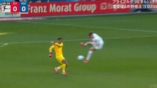 何してんだよ！ スタジアム“ドン引き”… 堂安律先発のフライブルクに“想定外のハプニング”「当てやがった」 守護神が開始5秒に“まさかの珍プレー”