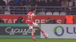 なんだこの凄技は…！中村敬斗のとんでもない“ビタ止め”トラップが話題「走りながらできるんかい」超ロングボールを駆け足でピタリ「うますぎだろ」