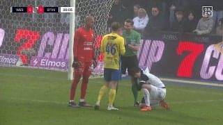 危ない！28歳日本代表DFが頭突きを受け“苦悶” 試合中断の激しい接触シーンに「狙われてる…」SNS上も心配の声