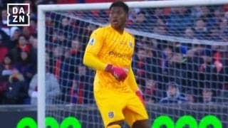 「Ｋ点越えだ」鈴木彩艶、たった４歩助走で“70m特大キック”を炸裂！「マジでビビる」「軽く蹴ってるのにw」SNS騒然