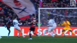 「やばすぎだろ！」鈴木彩艶の“神速セーブ”にファン衝撃！「反射神経エグい」「今の止めんのすげー」至近距離シュートを超反応ストップ