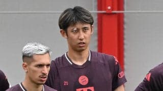 「6〜8週間後に期待」バイエルンデビュー目指す日本代表DF伊藤洋輝、指揮官が復帰に言及「時間とスペースを十分与える」