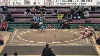 「だ、大丈夫?」大相撲の壮絶さを物語る一コマ……落下した力士と激突で“イタタタタの大渋滞”が発生「無事でなにより」安堵の声も