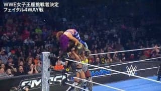 「見たことない」トップ女子レスラー4人による衝撃の“合体空中技”が炸裂した瞬間…あまりの威力に全員がリングで大の字「カオスすぎ」