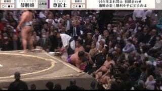 尊富士、土俵下に転落で“新旧”人気力士がほっこり 元横綱・稀勢の里との“心和む”光景に「わろてはる」「ニッコニコ」