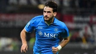 PSGがナポリからクワラツヘリアを完全移籍で獲得！4年半契約を締結