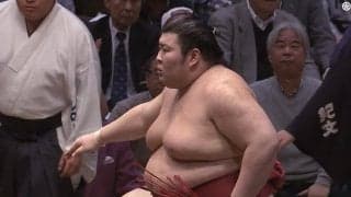 「取り直しと聞いて表情が小動物にw」“熱海富士劇場”にファン虜 勝ち名乗りが一転、物言いで「エッ！」 2日連続の分厚い懸賞に“ニンマリ”も