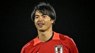 「カッコいいなぁぁぁぁ」試合後の三笘薫がファンを「秒で魅了」！「やっと笑顔」「髪がピョコってなってるのも可愛い」などの声