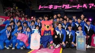 駿台学園、共栄学園が春高バレー優勝セレモニー　SVリーグ東京GB戦会場で