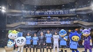 「急にあんな格好になったのでビックリしました」J1川崎の新体制発表会で長谷部監督の「まさかのドラクエ衣装姿」に新戦力選手も驚き隠せず！「監督でも関係ないんだ（笑）」と“川崎の洗礼”