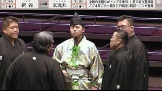 超緊迫シーンのはずが…若手行司、協議中“突如の表情変化”にほっこり「笑ってるw」「龍之助くんかわいい」