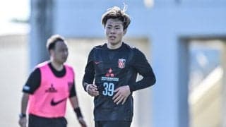 【沖縄発】浦和-東京VのTMをロス五輪・大岩剛監督＆森保ジャパン・名波浩コーチが視察……19歳MF早川隼平が新ポジション・ボランチで輝き見せた