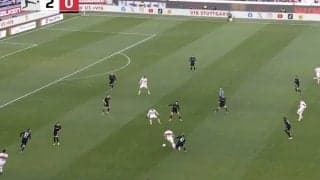 「そこから来る！？」潰し屋・堂安律、怒りの“爆速タックル”炸裂！「アツすぎるな」 背後からプレスバック→ボール奪取の“鬼ディフェンス”