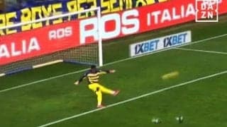 ドカン！ 鈴木彩艶、“70m級ロングキック”が「異次元すぎる」「やばいな」超滞空＆長距離フィードで攻撃の起点になった瞬間