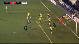 ハンドだろ！ 小久保玲央ブライアンも猛抗議…物議を醸す疑惑の判定「手には当たっていました」スタジアム騒然