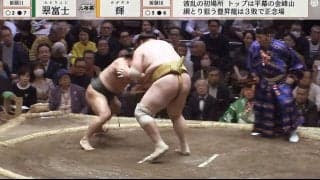 まるで闘牛士のようだ…華麗な腕さばきで“突進してくる”巨漢力士を制す小兵 ド派手な幕切れに拍手喝采