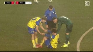 危ない！ パリ五輪日本代表MFがピッチで苦悶…足を削った“危険タックル”にスタジアム騒然