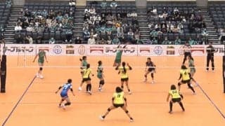 女子バレーで美しすぎる\"超エビ反り\"バックアタック！ 威力半端ねぇ…本人もビックリの破壊力にアリーナ騒然