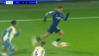 「人間兵器だ！」衝撃の股抜き＆爆速ドリブルに騒然「速すぎん？」「マジ痺れた！ 」PSGスピードスターに森保監督も驚愕