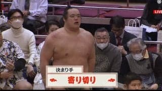 「現役力士よりもデカい」元関脇の人気力士がガチ観戦 “デカすぎる”体に「さすがに目立ちすぎるw」「短パンやん」ファン興奮