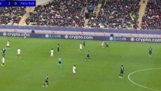 天才かよ！ 南野拓実、神トラップ→華麗すぎるヒールパス炸裂！ “予想外の動き”で相手選手がフリーズ… 創造性溢れるプレー