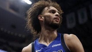 マブスのビッグマン、デレック・ライブリー2世が右足首の疲労骨折で戦線離脱