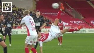 「漫画かよ！」「正真正銘のゴラッソ」ルーニーばりの豪快背面跳び横捻りバイシクルシュートにファン沸騰「年間最優秀ゴールがもう決まったな」