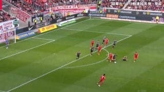 強すぎだろ！ 潰し屋・堂安律、ドイツ代表ドリブラーを“爆速タックル”で吹っ飛ばす「速っ！」 カウンターを阻止する“鬼ディフェンス”