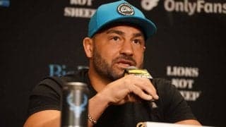 「恐ろしいレントゲン写真を披露」TKO負けの元UFC王者、右あご骨折を報告　地元で悔しい敗戦も……米メディア「試合を続行できなかった理由が分かった」