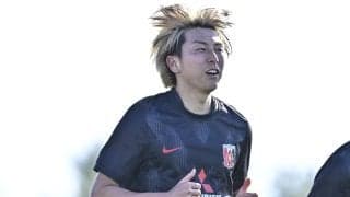 「2点目天才すぎるだろ」J1浦和の新戦力MF松本泰志の鮮やか“ボレールーブ弾”に脚光！「スーパーゴールすぎる」「ダイレクトループうま」「いい選手獲得したね！」の声