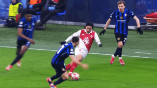 「うまっ！」南野拓実、“３人ぶち抜きドリブル”にインテル・ファン驚愕！「怖いな」「覚醒だ」キレキレ突破の瞬間