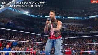 「パイプ椅子がかわいそう」人気レスラーがパイプ椅子攻撃を“蹴り返す”衝撃カウンター→相手も椅子を“殴り返す”…会場騒然の一部始終