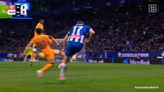 R・マドリードに衝撃！「顔が死んでる」DFリュディガー負傷交代でファン悲鳴「マジでやばい」「怪我したん」着地後に膝をおさえて座り込み→退場の瞬間