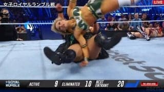 規格外女子レスラー、120キロ女子をぶん投げる！ 反動で自らも吹っ飛ぶ衝撃光景にファン驚愕