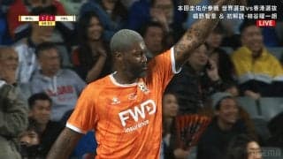 嘘だろ？ 奇想天外な“ジャンピングヒールショット”にスタジアム騒然！「なに今の！？」「うますぎ」元フランス代表FWがアクロバティックすぎた瞬間