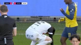 危ない！元日本代表DF、相手FWと頭同士が衝突するアクシデント 試合中断で一時騒然「ボールを見ながらのジャンプに…」