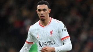 「明日の試合には出られない」負傷のアレクサンダー＝アーノルドについて語るスロット監督、それでもすでに回復中「日曜にプレーできるかどうか」