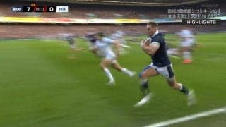 スコットランドに“ライン際の魔術師”がいた！スパイク1足分ぎりぎりを激走＆トライ演出にスタジアム興奮