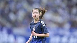 「バレリーナ唯」「蹴る瞬間もスマイル」長谷川唯の華麗な“スマイルボレー”の瞬間ショットに反響！「永久保存ですよ」「まるで白鳥の湖のバレエダンサーのよう」の声