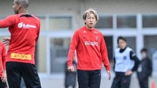 「に、似ている笑」「課長すぎるw」浦和レッズの新加入MFが「金髪→黒髪」に髪色変更すると、「元浦和の“あの名選手”」に激似と大反響！ なでしこ選手も反応した“まさかの一枚”