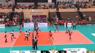 女子バレー、右足を振り抜く“あり得ない”レシーブにアリーナ騒然 「残ってる！」本人は涼しい顔も実況は絶叫