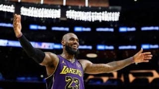 レブロン、42得点17リバウンドの大爆発でウォリアーズを破る…八村は6試合連続2ケタ得点をマーク